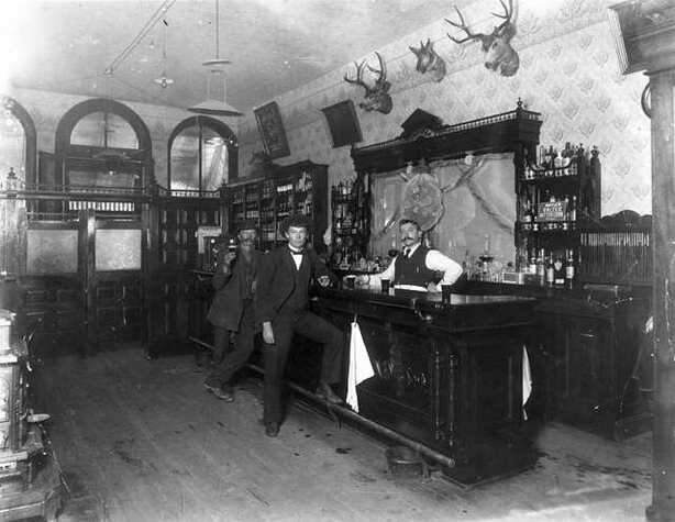 Interior del Tall Gate Saloon, Black Hawk, Colorado, 1897.